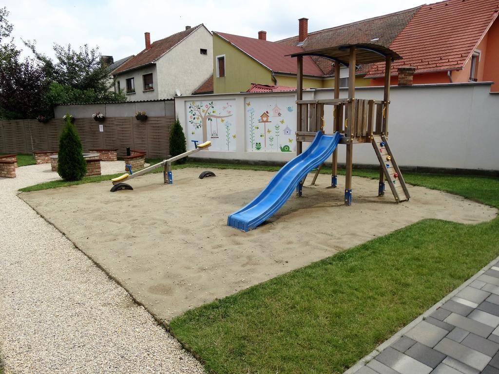 Holiday Apartman シャールヴァール エクステリア 写真